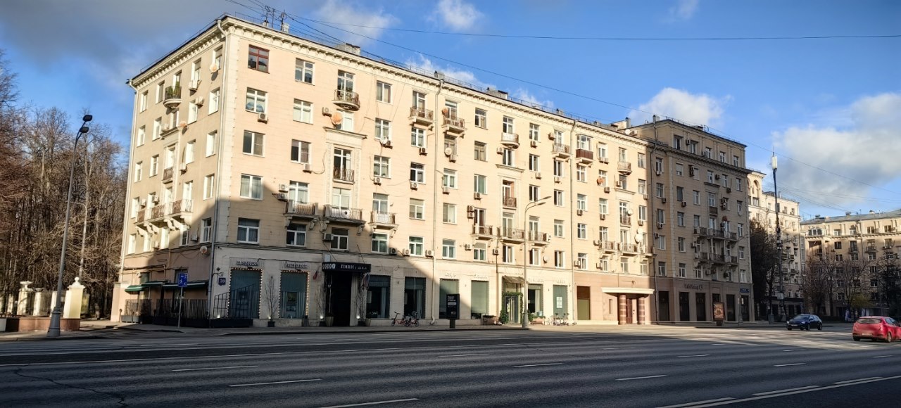 Кто-то любит помпезные сталинки, а кто-то – добротные брежневки. Фото: Мир Квартир