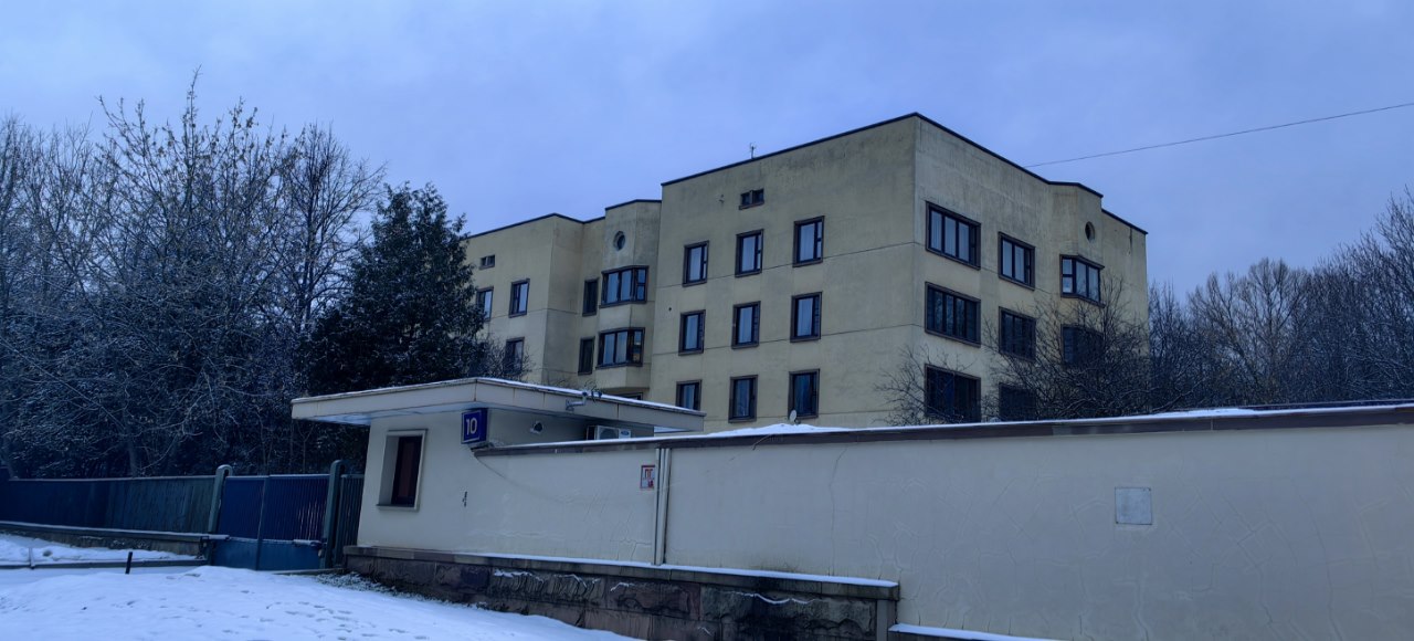 Позже по соседству в доме 10 жил Михаил Горбачев. А теперь его недвижимостью владеет композитор Игорь Крутой. Фото: Мир Квартир