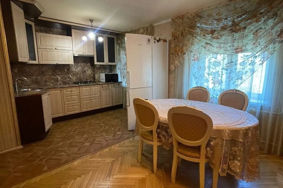 Кухня для большой семьи. Фото: balashixa.domclick.ru