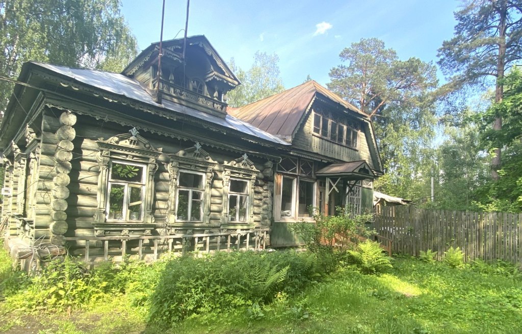 В этом приземистом домике есть все коммуникации, а в комнатах сделан ремонт. Фото: Мир Квартир, продавец АН Сто ключей