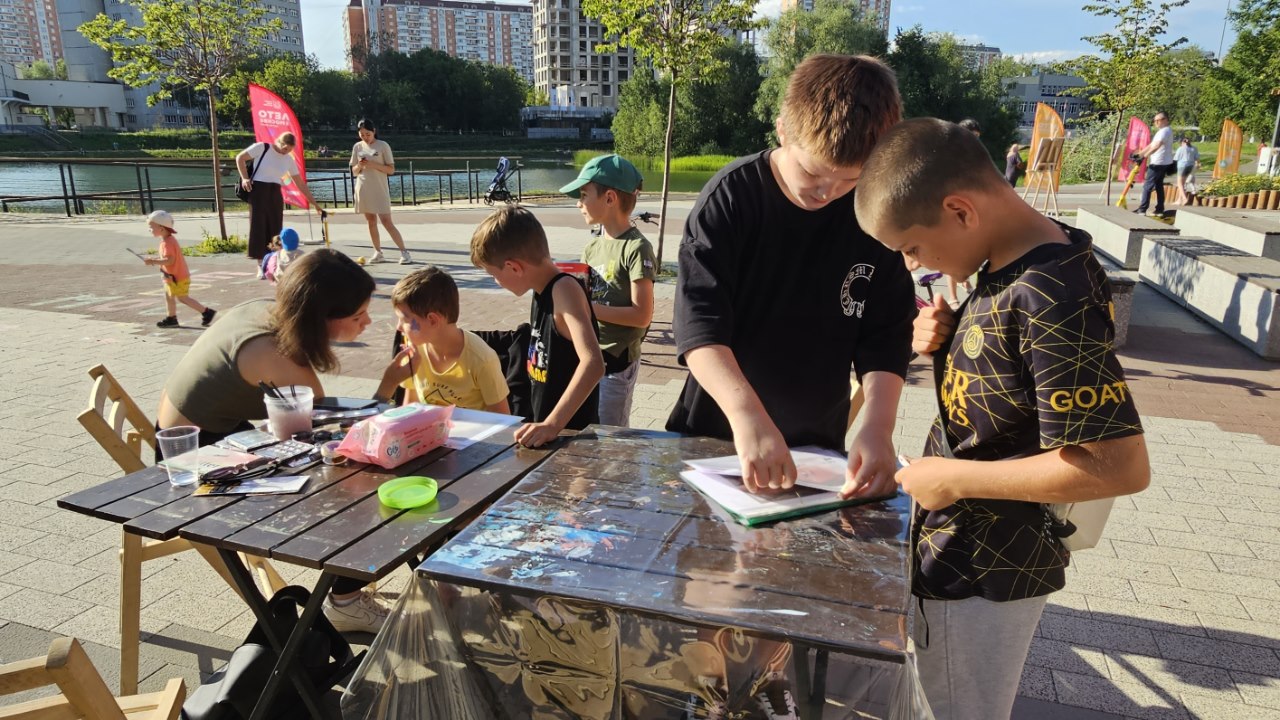 Покупая квартиру, семьи с детьми ищут хорошую детскую инфраструктуру. Фото: Мир Квартир