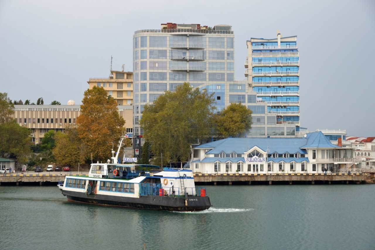 Преимущество Севастополя в том, что его с трех сторон окружает море. Фото: © Алексей Антипов / Фотобанк Лори