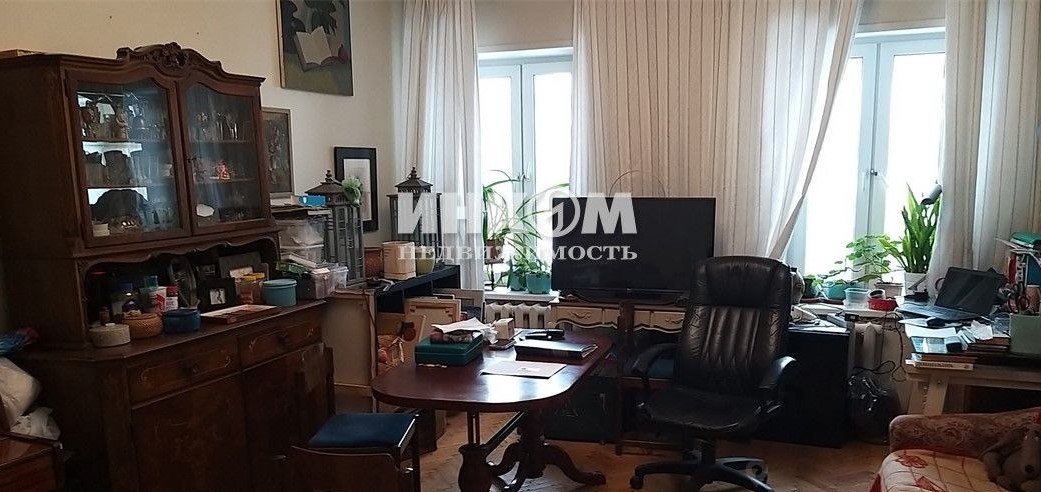 Трехкомнатная квартира в бывшем доходном доме оценивается в 43 млн. Фото: cian.ru, АН Инком Недвижимость