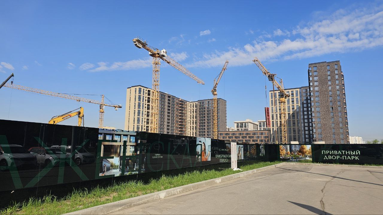 На месте старых заводов растут дороие новостройки. Фото: Мир Квартир