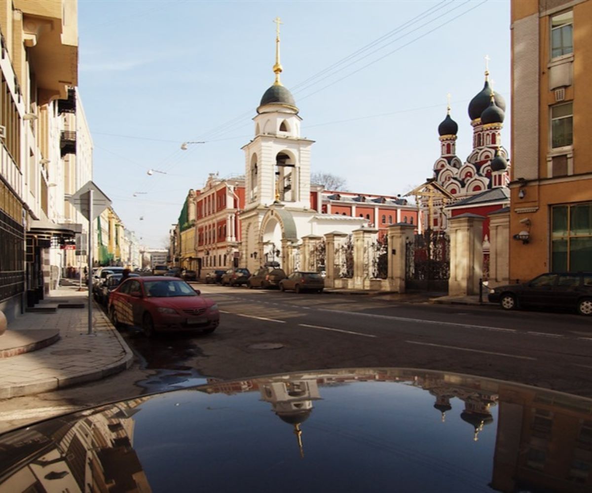 Переулки москвы фото. Садовническая улица Москва. Садовнический переулок в Москве. Церковь на Садовнической улице в Москве. Садовническая улица д 6 храм Москвы.